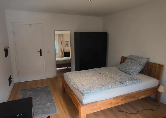 Fresh Renovated. 3 Rooms. Central Leonberg. Private Parking Spot.