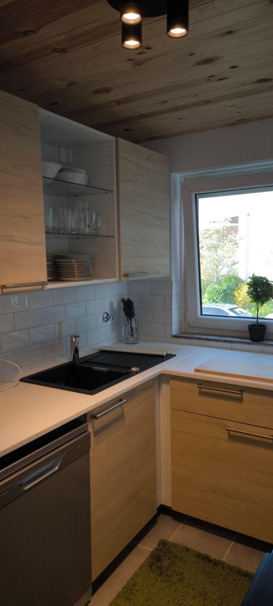 Fresh Renovated. 3 Rooms. Leonberg. Private Parking Spot. *