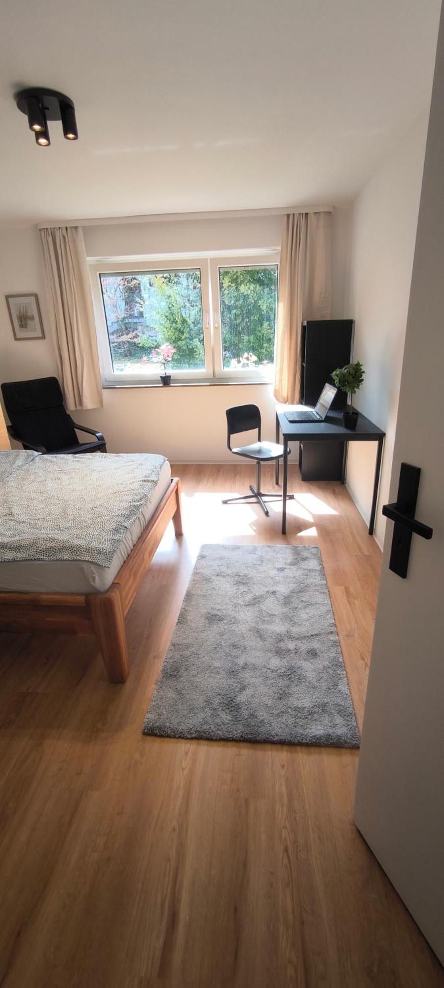 Fresh Renovated. 3 Rooms. Leonberg. Private Parking Spot. Apartment Leonberg