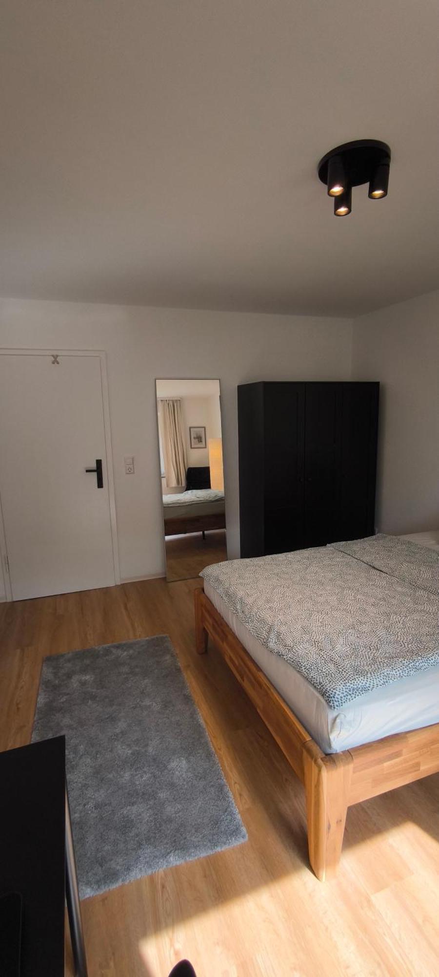 Fresh Renovated. 3 Rooms. Leonberg. Private Parking Spot. * Leonberg