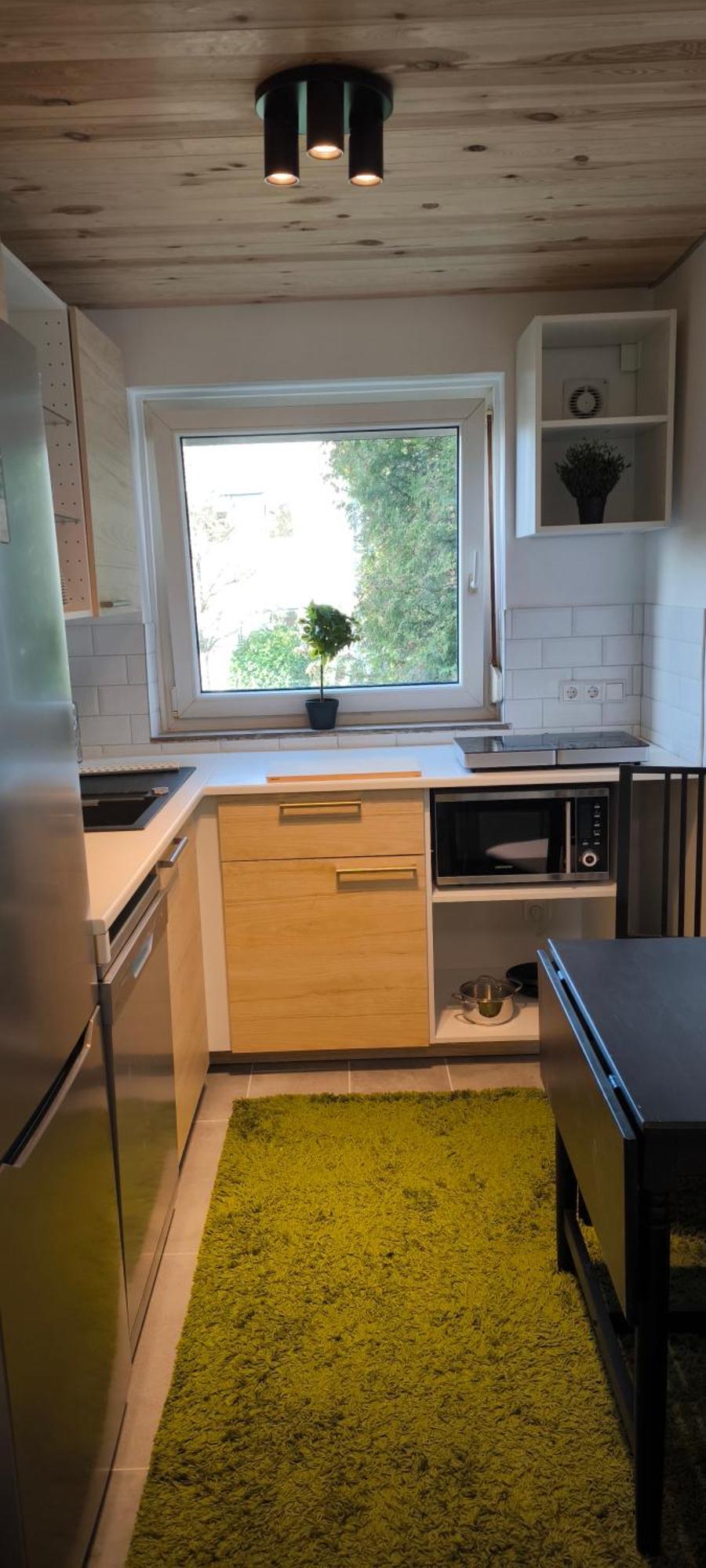 Fresh Renovated. 3 Rooms. Leonberg. Private Parking Spot. Apartment *