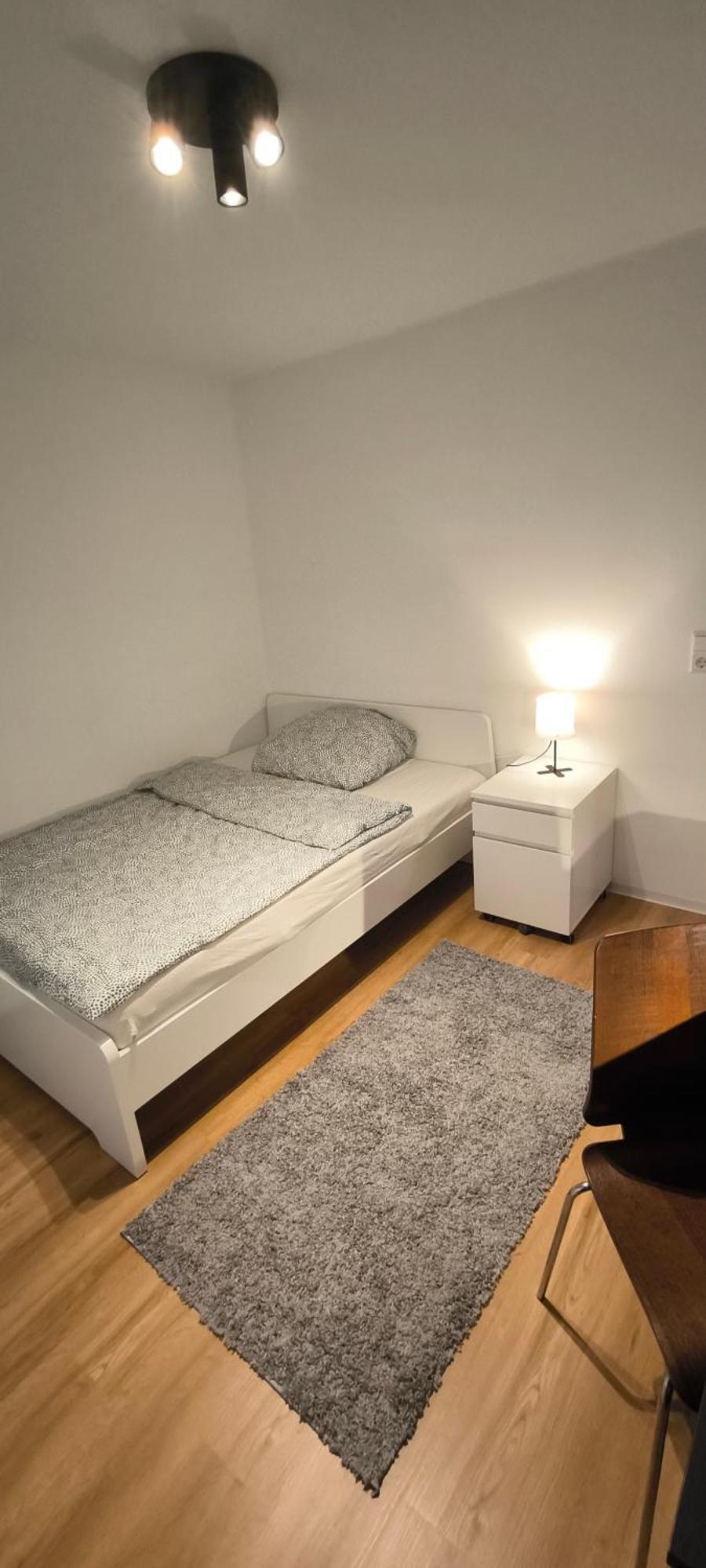 Apartment Fresh Renovated. 3 Rooms. Leonberg. Private Parking Spot. Leonberg