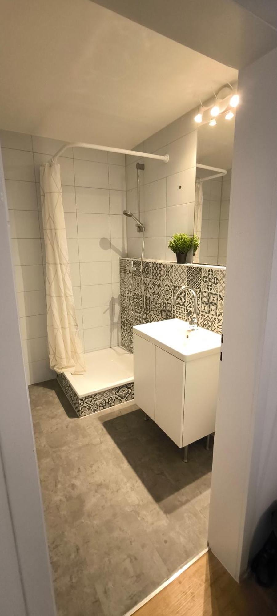 Fresh Renovated. 3 Rooms. Leonberg. Private Parking Spot. Apartment