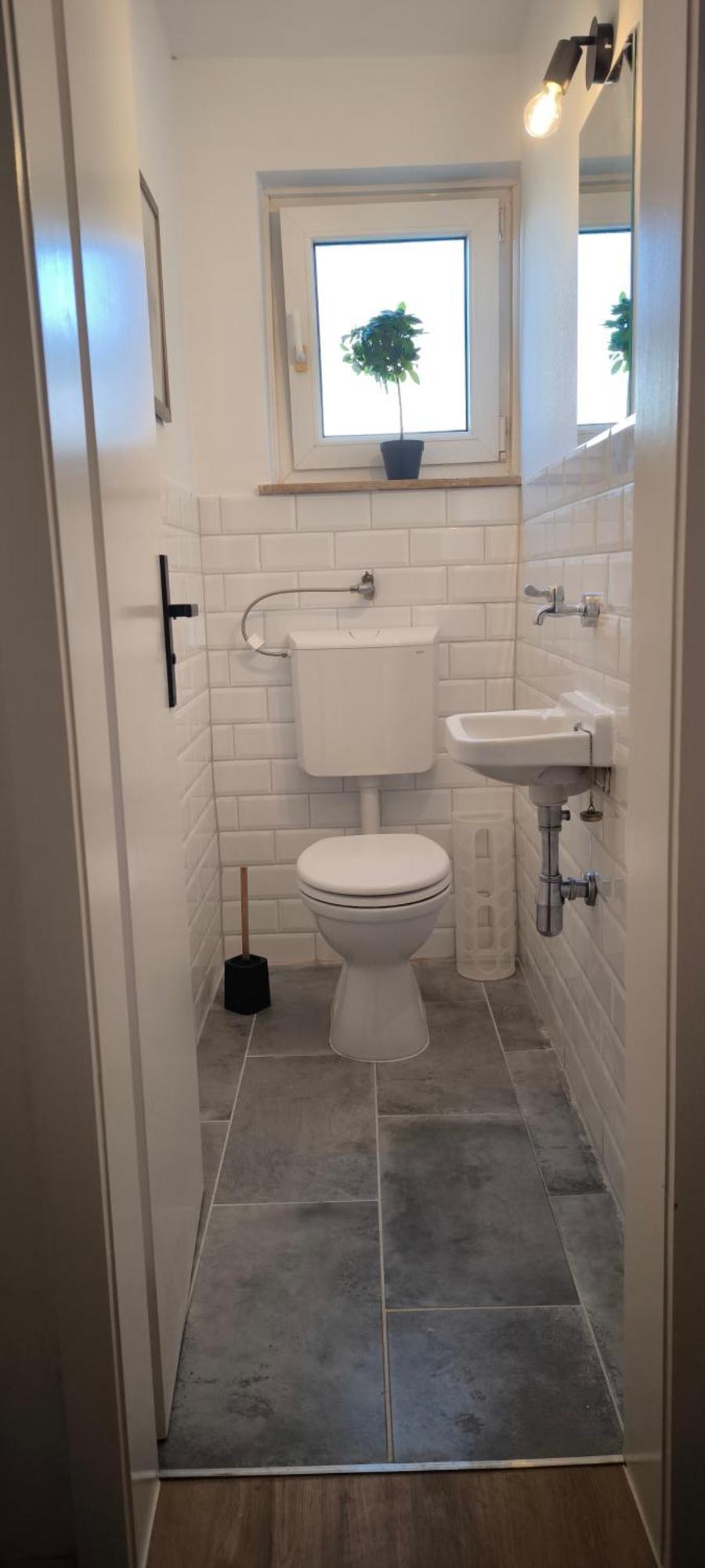 Fresh Renovated. 3 Rooms. Leonberg. Private Parking Spot. Apartment *