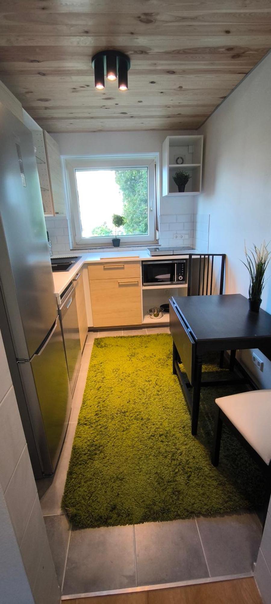Fresh Renovated. 3 Rooms. Leonberg. Private Parking Spot. *