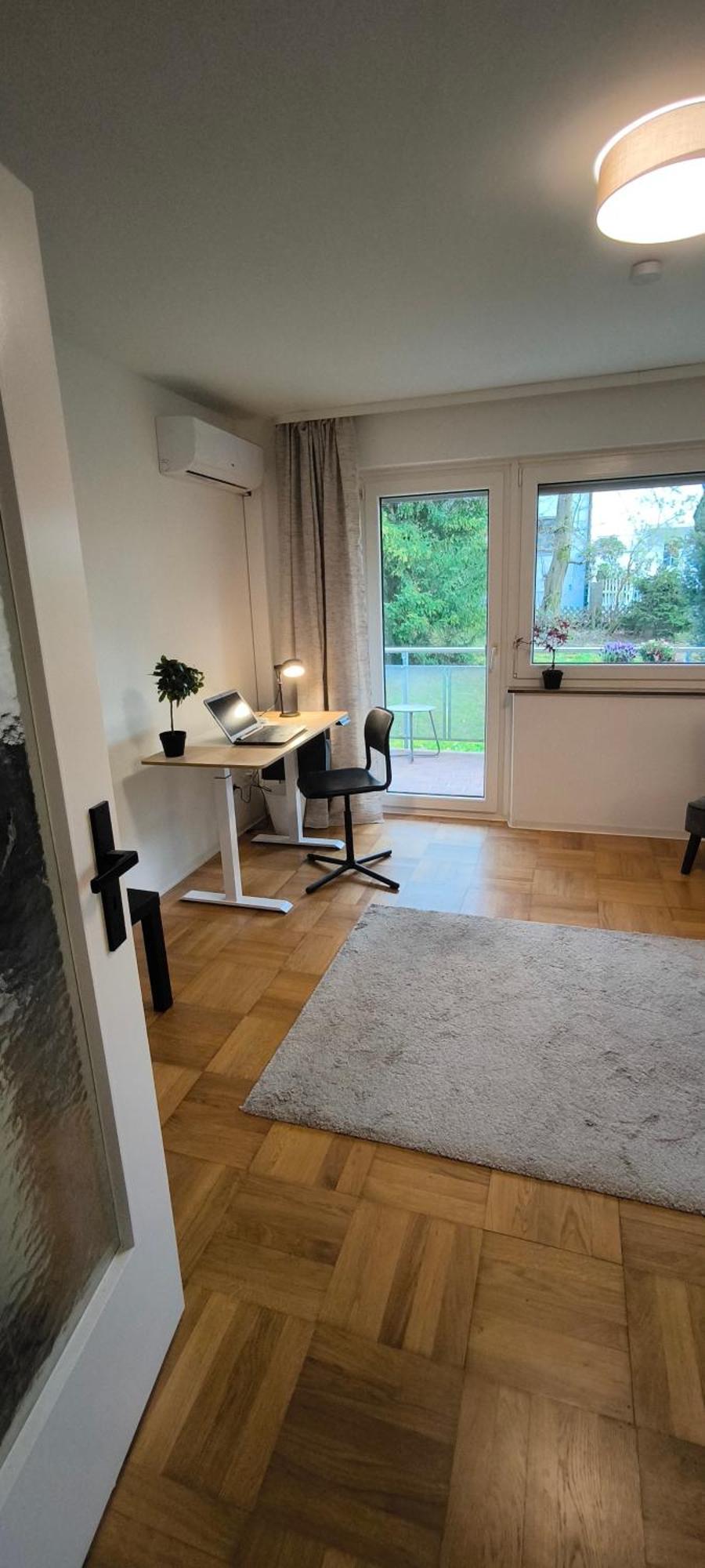 Fresh Renovated. 3 Rooms. Leonberg. Private Parking Spot. Apartment *