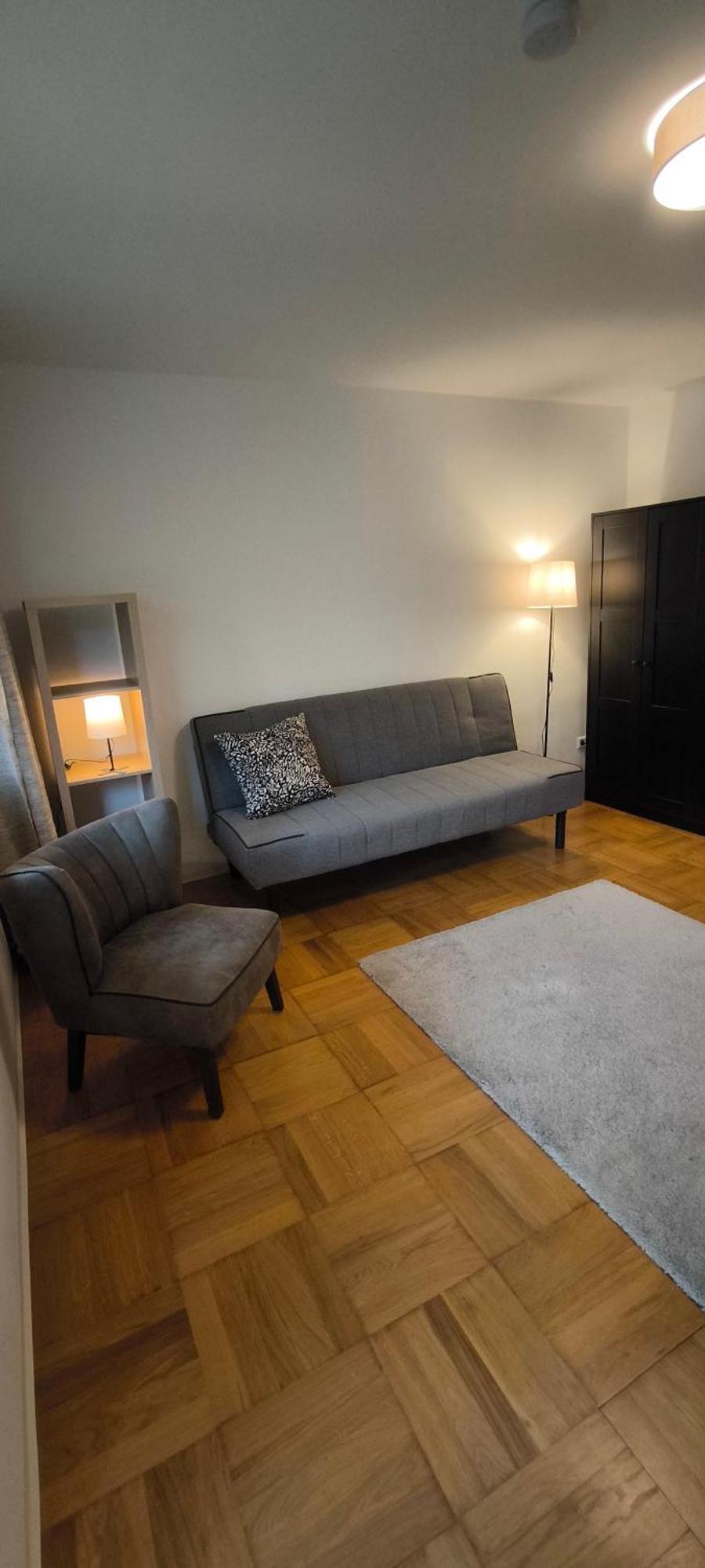 Fresh Renovated. 3 Rooms. Leonberg. Private Parking Spot. * Leonberg